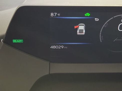 Used 2025 Toyota Prius LE FWD image 2