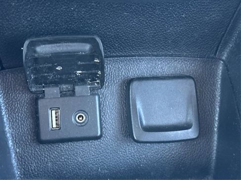 Used 2017 Chevrolet Cruze LT image 37