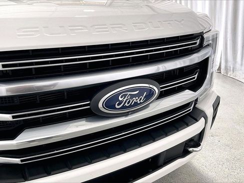 Used 2022 Ford F250 Platinum w/ Tremor Off-Road Package image 7