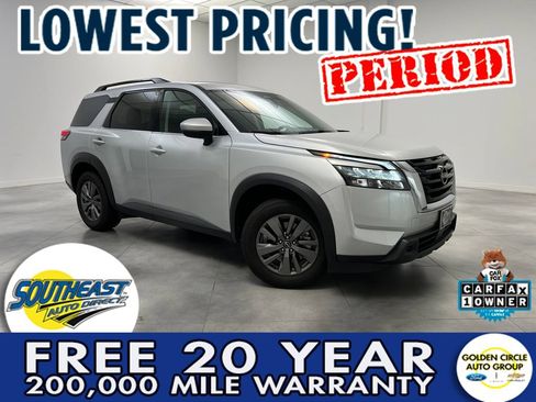 Used 2024 Nissan Pathfinder SV FWD image 1