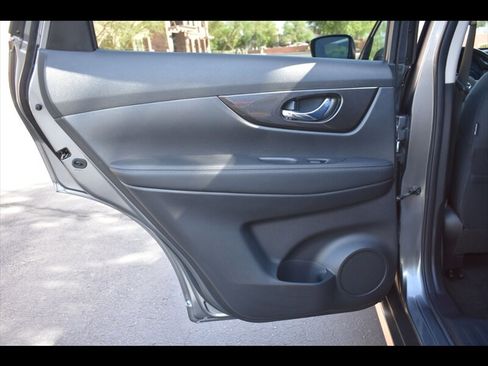 Used 2020 Nissan Rogue SV w/ Premium Package FWD image 24
