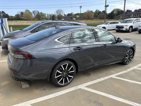 Used 2024 Honda Accord Touring image 10