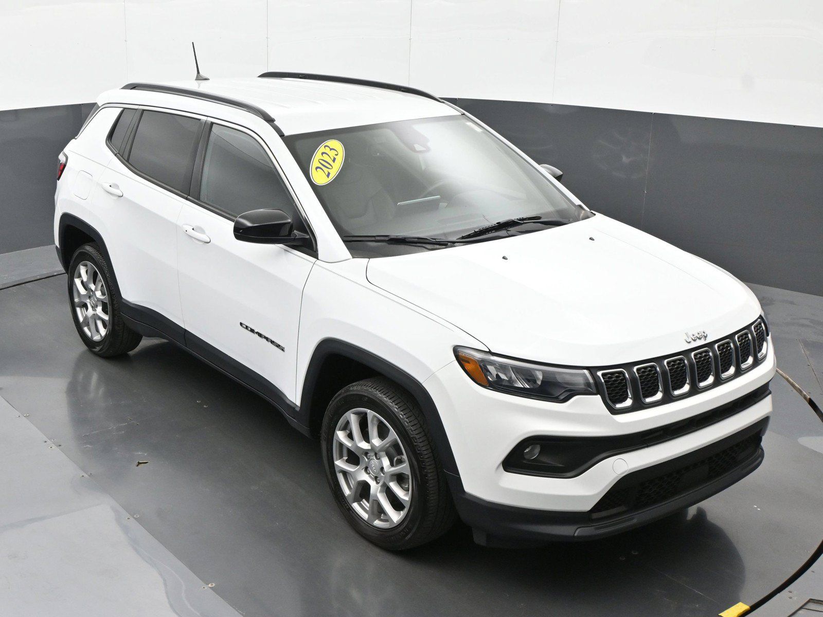 Used 2023 Jeep Compass Latitude AWD/4WD image 33