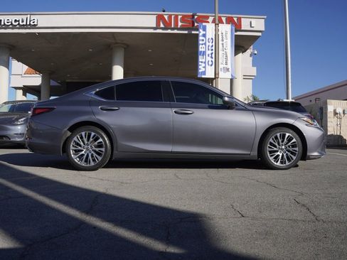 Used 2019 Lexus ES 350 Premium image 3