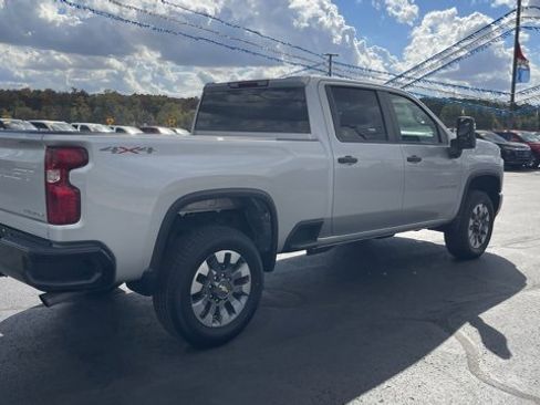 Used 2023 Chevrolet Silverado 2500 Custom w/ Custom Value Package image 4
