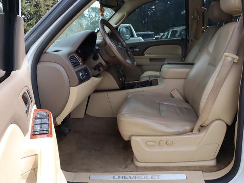 Used 2010 Chevrolet Tahoe LTZ image 6