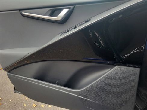 New 2025 Kia Niro EX Touring image 21