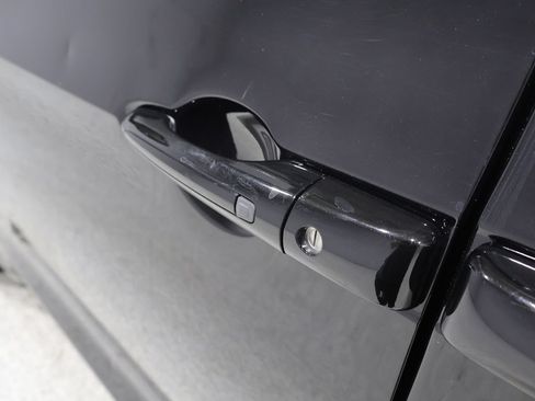 Used 2024 Chrysler Pacifica Touring-L FWD image 16