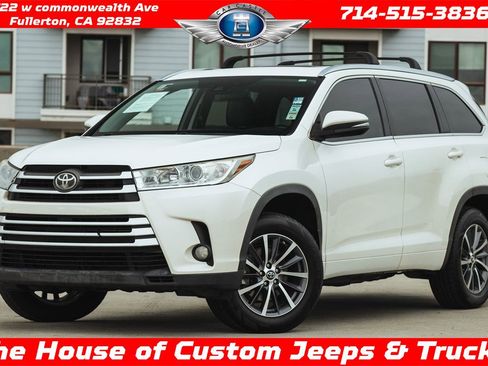 Used 2017 Toyota Highlander XLE image 1