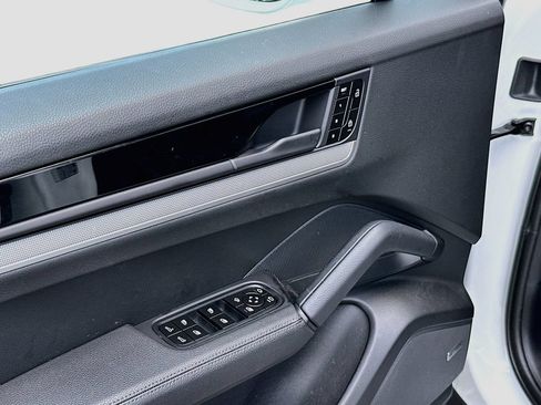 Certified 2026 Porsche Cayenne AWD/4WD image 20