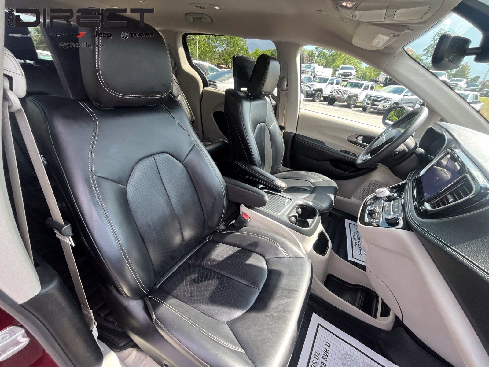Used 2023 Chrysler Pacifica Touring-L w/ Uconnect Theater Family Group AWD/4WD image 34