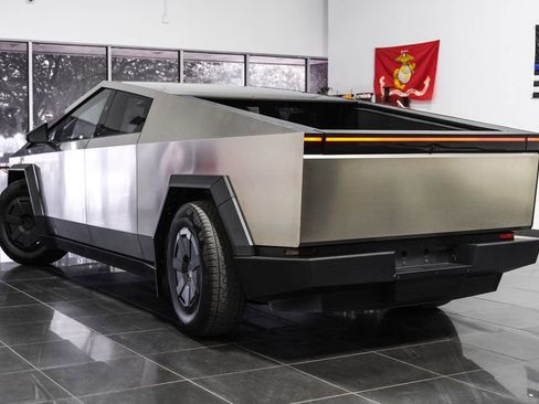 Used 2025 Tesla Cybertruck AWD Crew Cab image 14