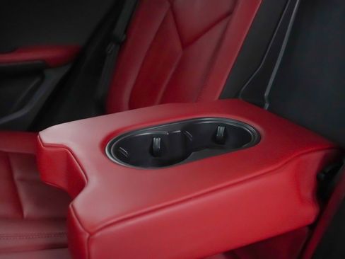 Used 2025 Porsche Macan image 19