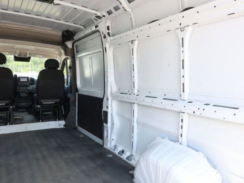 Used 2025 RAM ProMaster 2500 w/ Convenience Group FWD image 18