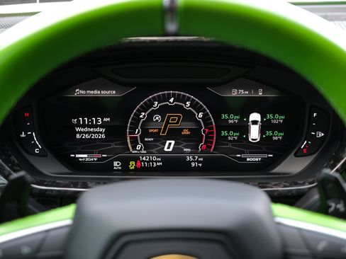 Used 2022 Lamborghini Urus AWD/4WD image 22