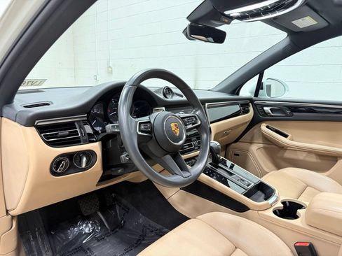 Used 2022 Porsche Macan AWD/4WD image 32