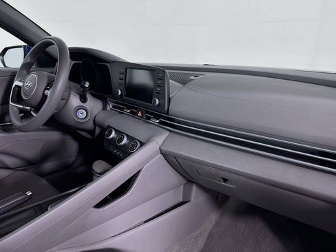 Used 2023 Hyundai Elantra SE image 28