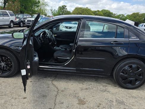 Used 2012 Chrysler 200 LX image 3