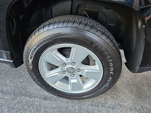 Used 2016 Jeep Compass Latitude image 26