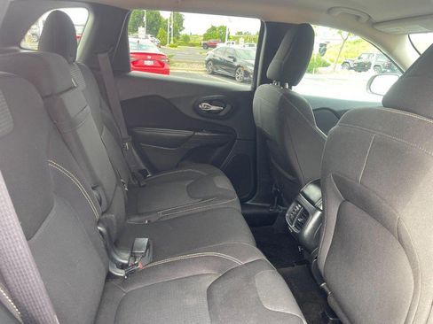 Used 2015 Jeep Cherokee Latitude AWD/4WD image 13