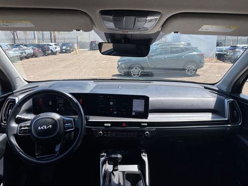 Used 2024 Kia Sorento S FWD image 36