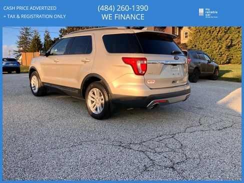 Used 2017 Ford Explorer XLT image 7