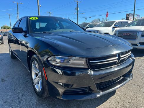 Used 2015 Dodge Charger SE w/ Sport Appearance Group RWD image 4