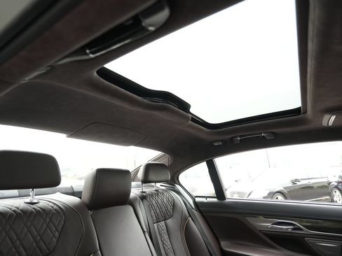 Used 2016 BMW 750i xDrive AWD/4WD image 33