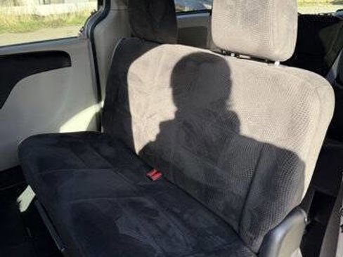Used 2017 Dodge Grand Caravan SE image 21