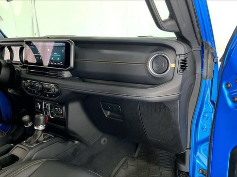 Used 2024 Jeep Wrangler Unlimited Sahara AWD/4WD image 16