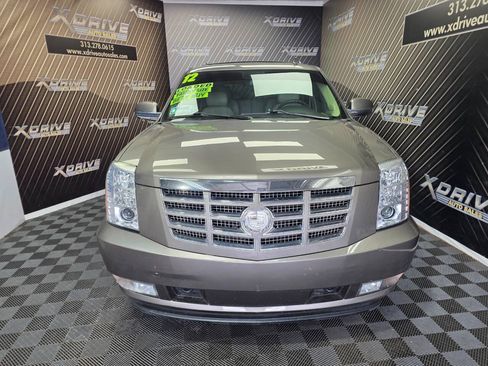 Used 2012 Cadillac Escalade Luxury RWD image 4
