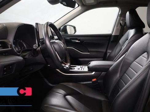Certified 2023 Toyota Highlander XLE AWD/4WD image 12