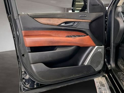 Used 2019 Cadillac Escalade Premium Luxury image 24