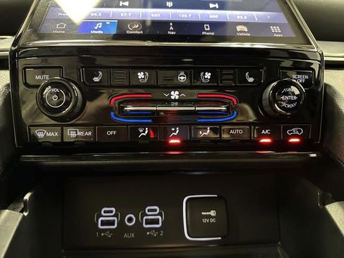 Used 2023 Jeep Grand Cherokee Limited w/ Luxury Tech Group II image 20