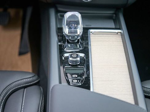 New 2026 Volvo XC60 B5 Ultra w/ Protection Package Premier image 26