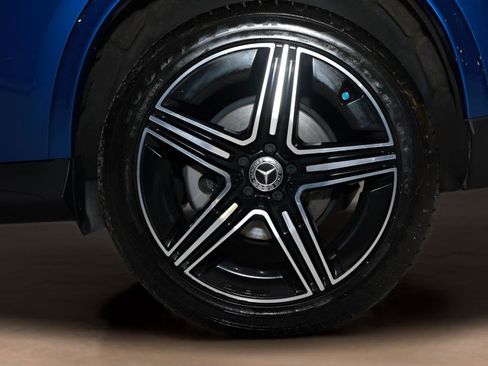 Used 2024 Mercedes-Benz GLC 300 4MATIC w/ AMG Line image 33