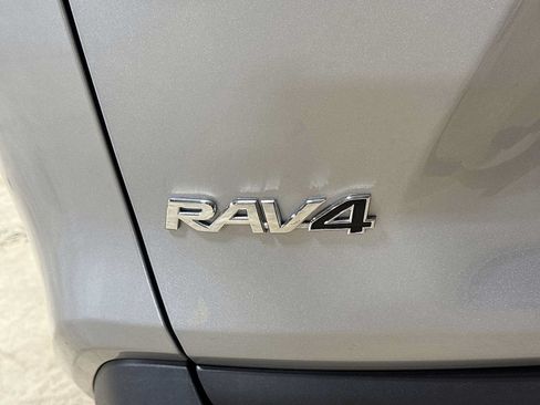 Used 2025 Toyota RAV4 XLE AWD/4WD image 25