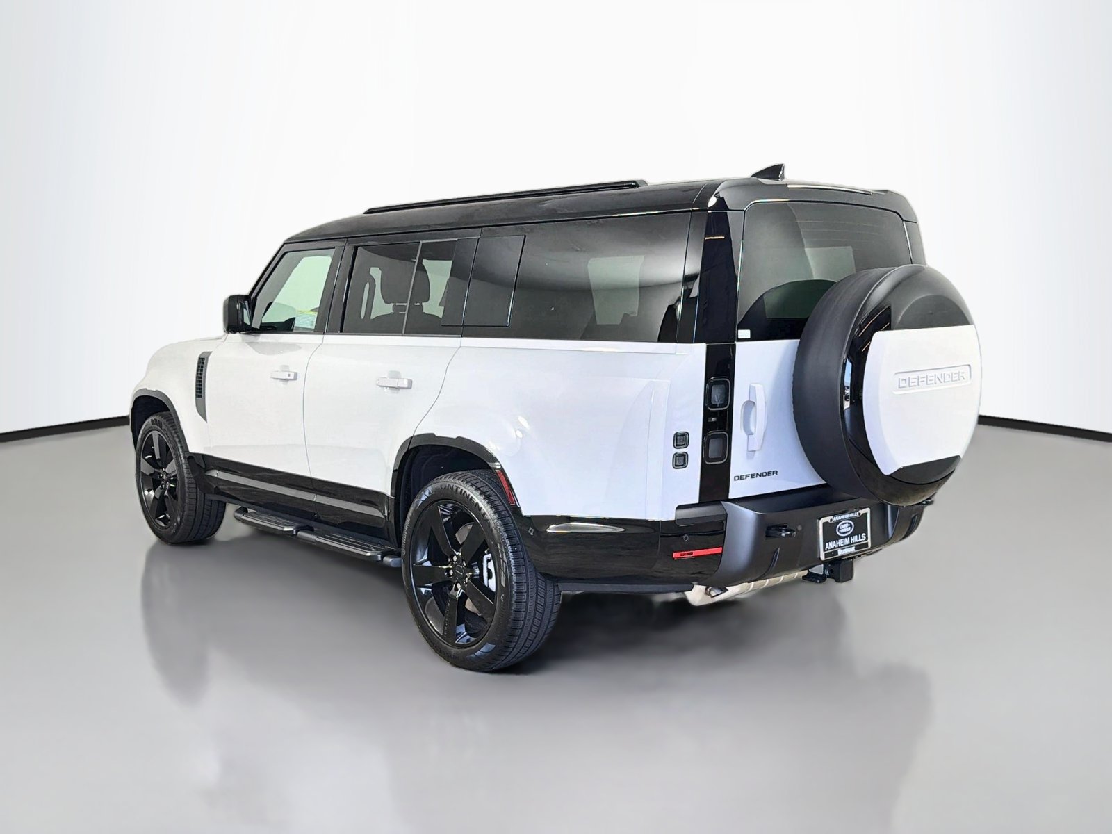 New 2026 Land Rover Defender 130 X-Dynamic SE AWD/4WD image 3