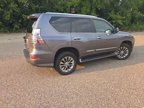 Used 2016 Lexus GX 460 Luxury w/ Preferred Accessory Package AWD/4WD image 17