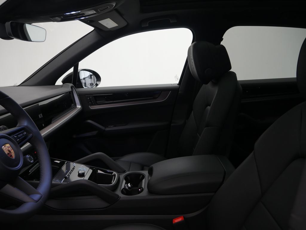 Certified 2026 Porsche Cayenne AWD/4WD image 5