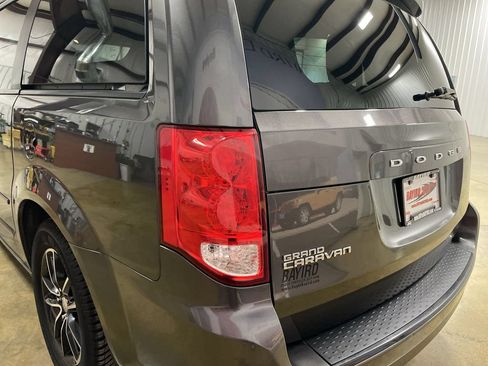 Used 2016 Dodge Grand Caravan SXT FWD image 23