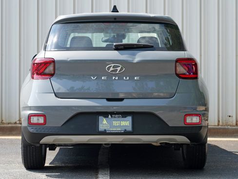 Used 2021 Hyundai Venue SE FWD image 10
