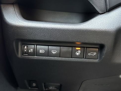 Used 2022 Toyota RAV4 SE w/ Convenience Package image 17