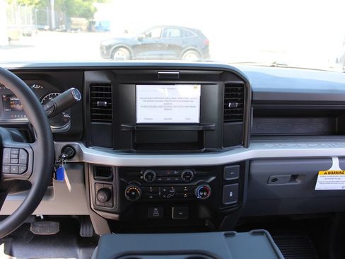 New 2026 Ford F250 XL w/ XL Chrome Package AWD/4WD image 16