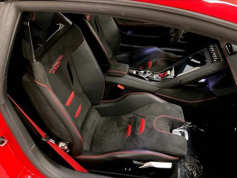 Used 2021 Lamborghini Huracan EVO RWD image 14