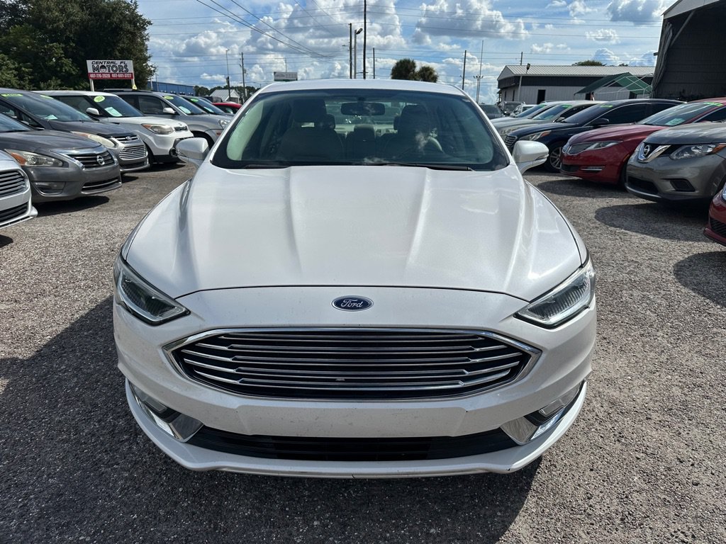 Used 2017 Ford Fusion SE w/ Fusion SE Technology Package FWD image 2