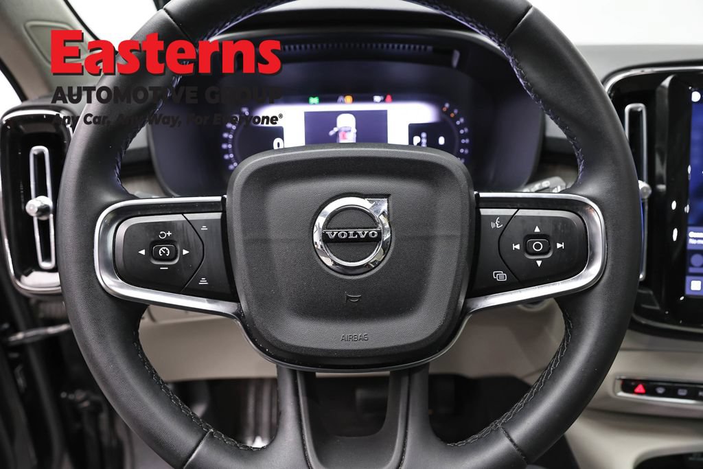 Used 2023 Volvo XC40 B5 Plus AWD/4WD image 12