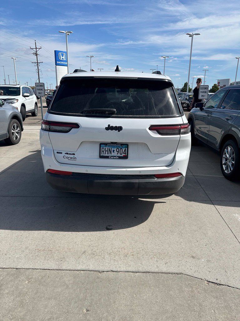 Used 2023 Jeep Grand Cherokee L Laredo AWD/4WD image 7