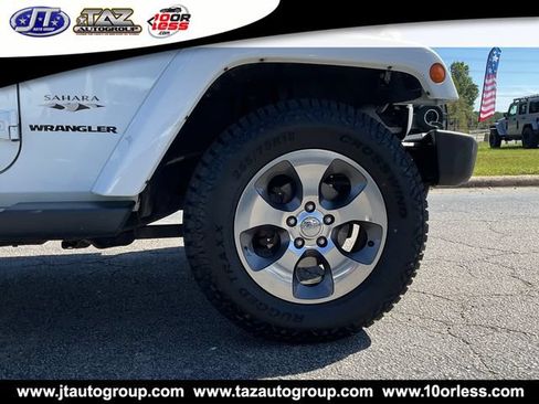 Used 2017 Jeep Wrangler Sahara w/ Connectivity Group AWD/4WD image 8
