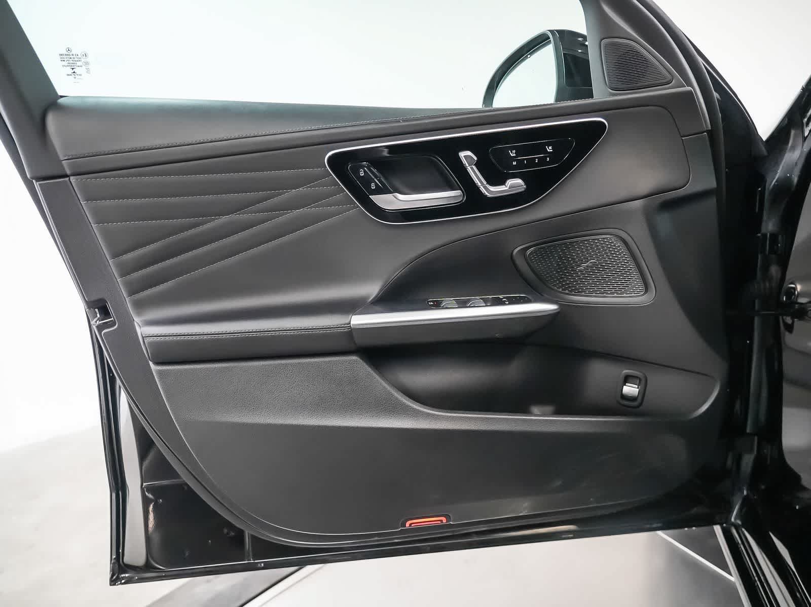 Used 2022 Mercedes-Benz C 300 Sedan image 25
